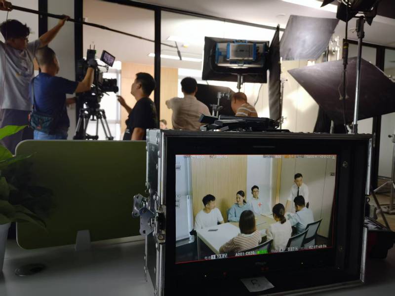 余姚市TVC拍摄公司：科技产品视觉化大师，诠释未来感与功能美学